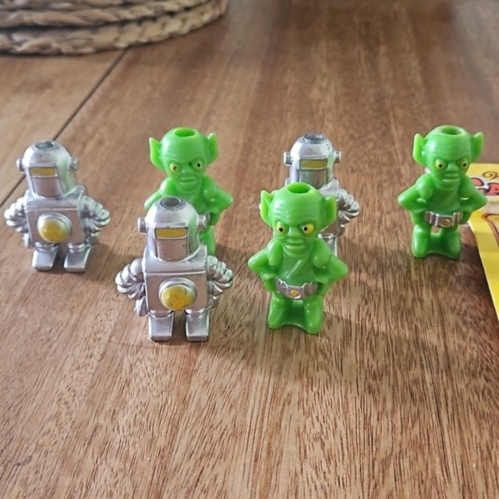 Wilton Vintage Cake Toppers Robot and Spacemen Candle Holders